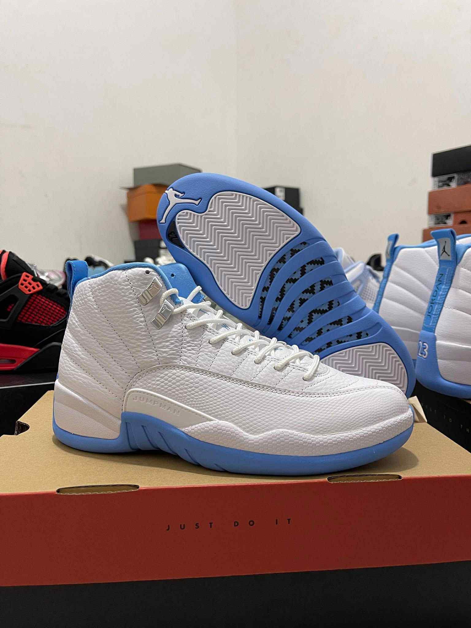 Air Jordan UNC university 12